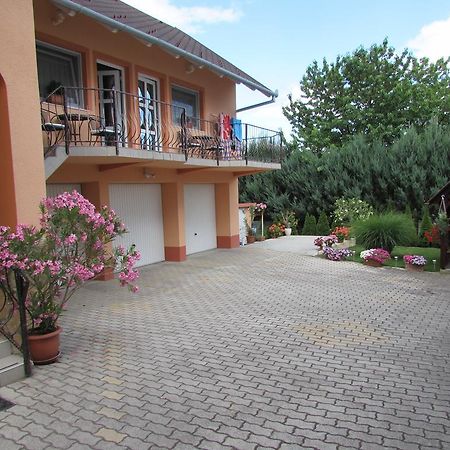 Szecsenyi Apartman Heviz Exterior photo