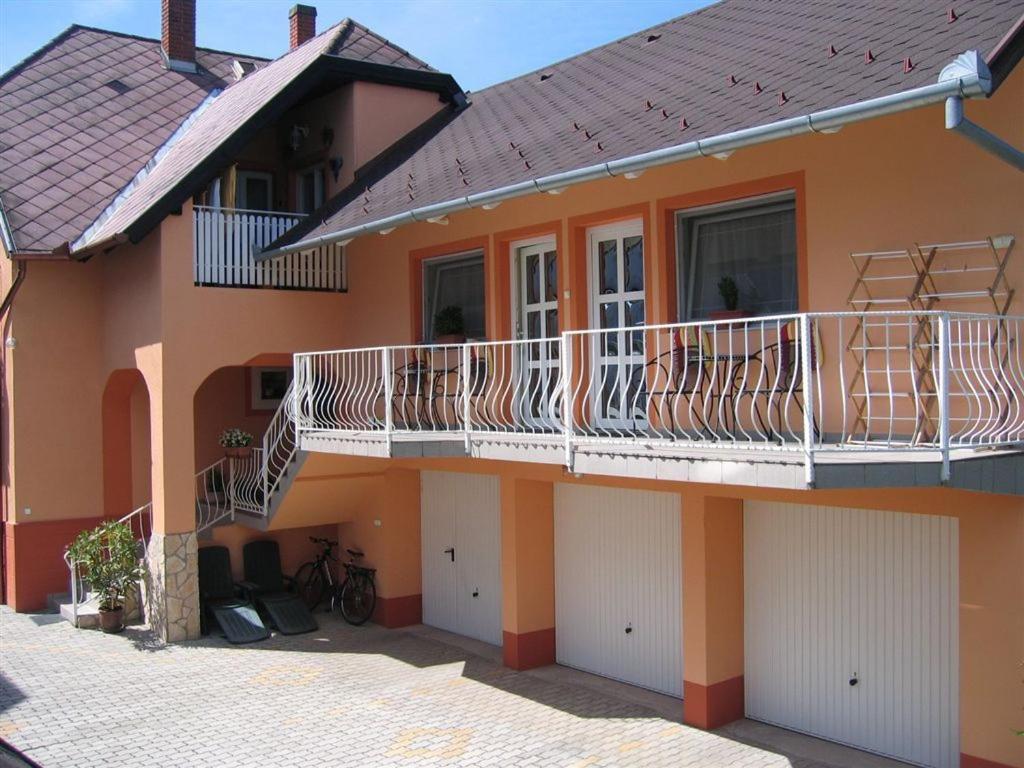 Szecsenyi Apartman Heviz Exterior photo