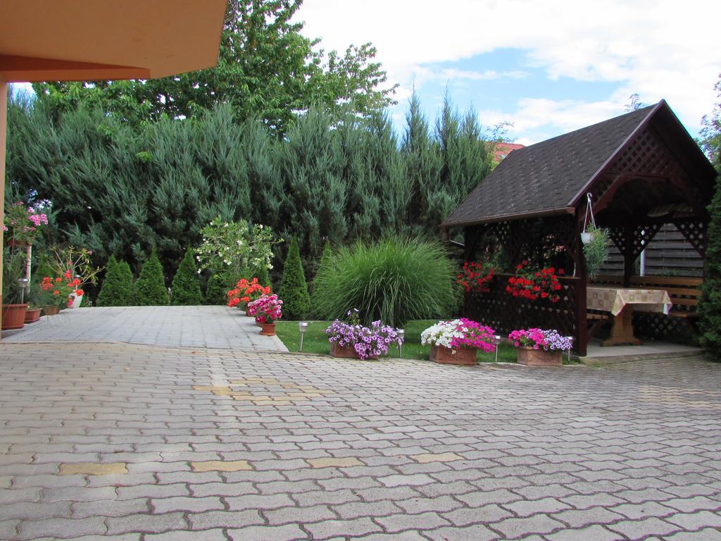 Szecsenyi Apartman Heviz Exterior photo
