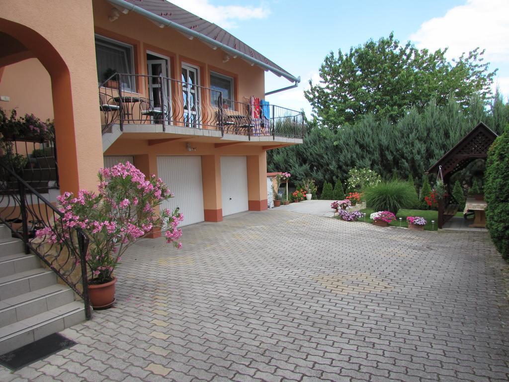 Szecsenyi Apartman Heviz Exterior photo